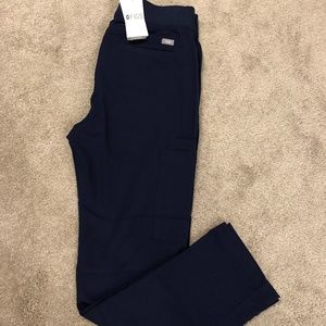 Men's Figs Axim Cargo Scrub Pants